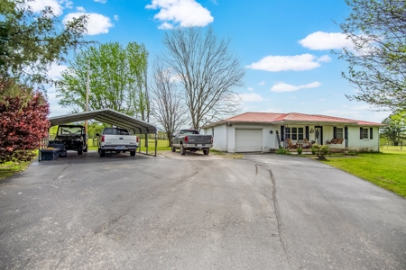 Country Home, Shops and Land for Sale in Lawrenceburg, TN - image 2