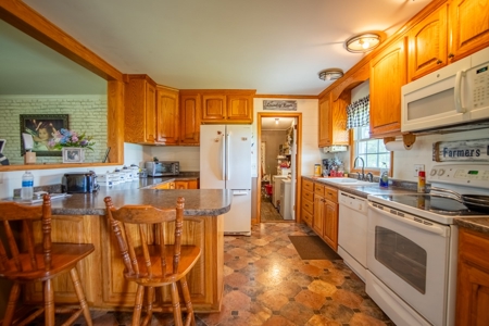 Country Home, Shops and Land for Sale in Lawrenceburg, TN - image 8