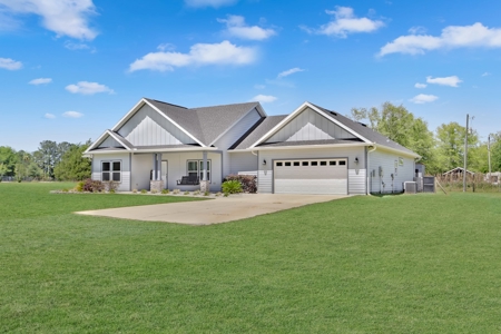 Your Very Own Oasis - 5/3 Home With Pool On 7.71 Acres! - image 37