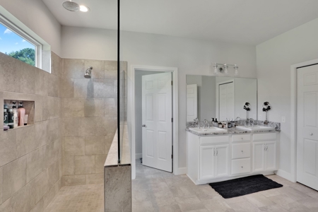 Your Very Own Oasis - 5/3 Home With Pool On 7.71 Acres! - image 19