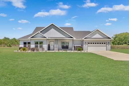 Your Very Own Oasis - 5/3 Home With Pool On 7.71 Acres! - image 3