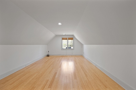 Country Home with acreage - image 6