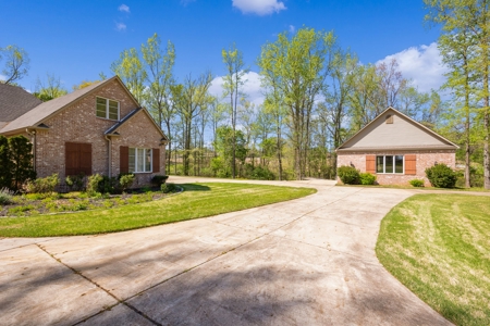 Country Home with acreage - image 10