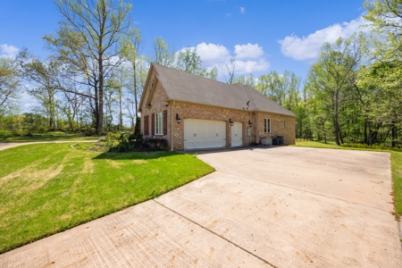 Country Home with acreage - image 11