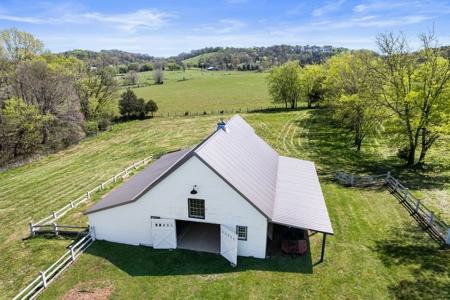 Country Home for Sale in Giles County, Tennessee - image 4