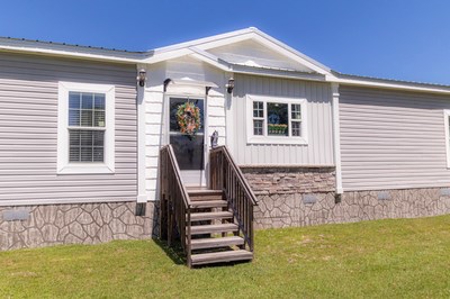 Manufactured Home For Sale On 5 Acres In Live Oak Florida - image 2