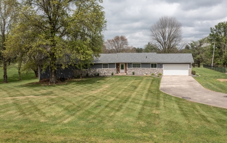 Beautiful 3 Bed / 3 Bath Country Home On Golf Course - image 36