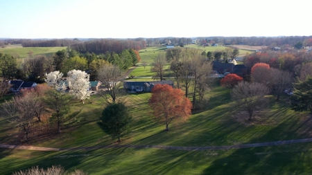 Beautiful 3 Bed / 3 Bath Country Home On Golf Course - image 1
