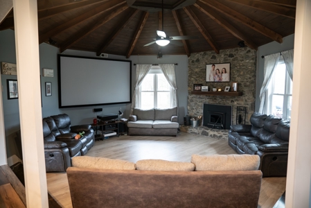 Beautiful 3 Bed / 3 Bath Country Home On Golf Course - image 5