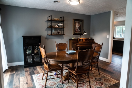 Beautiful 3 Bed / 3 Bath Country Home On Golf Course - image 3