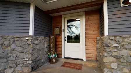 Beautiful 3 Bed / 3 Bath Country Home On Golf Course - image 32