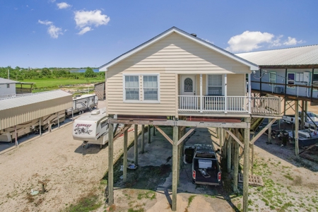 Inshore Fishing and Duck Hunting Camp in Delacroix, LA - image 3