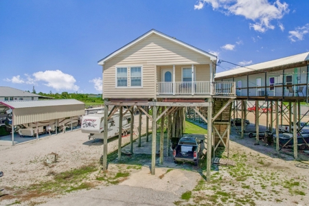 Inshore Fishing and Duck Hunting Camp in Delacroix, LA - image 2