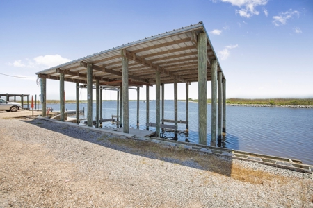 Inshore Fishing and Duck Hunting Camp in Delacroix, LA - image 8