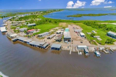 Inshore Fishing and Duck Hunting Camp in Delacroix, LA - image 10