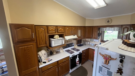 Home and Acreage For Sale - image 21