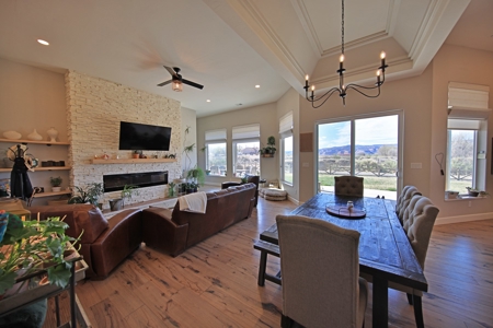Country Home on Acreage in Fruita Colorado - image 7