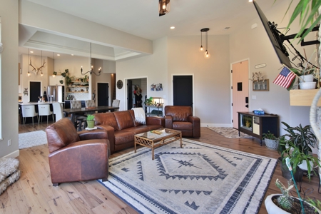 Country Home on Acreage in Fruita Colorado - image 9