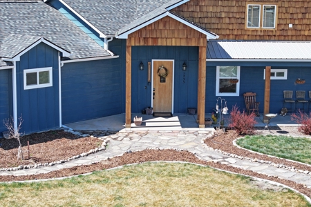 Country Home on Acreage in Fruita Colorado - image 6