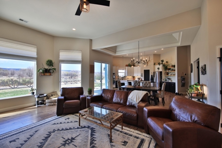 Country Home on Acreage in Fruita Colorado - image 8