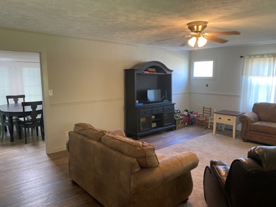 Country Home For Sale In Tn, 4.5Ac Creek, Basement & Shop - image 9
