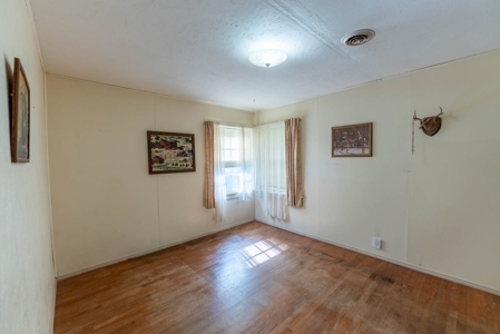 Country Home for sale in Alton Missouri - image 14