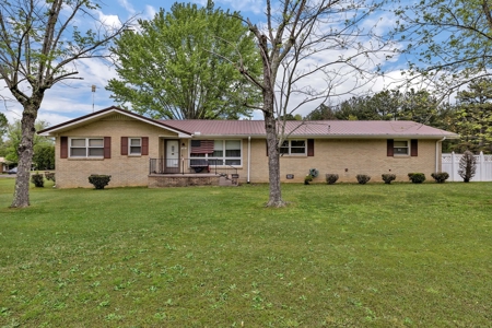 Country Home for Sale in Lewis County, Tennessee - image 1