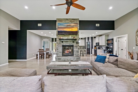 Executive Country Home on Acreage For Sale NE TX - image 2