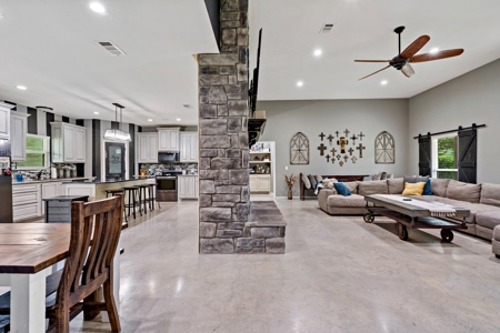 Executive Country Home on Acreage For Sale NE TX - image 3