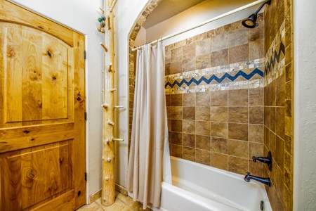 This Custom Cabin Epitomizes Mountain Living At It's Finest - image 18