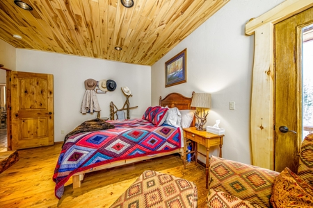 This Custom Cabin Epitomizes Mountain Living At It's Finest - image 20