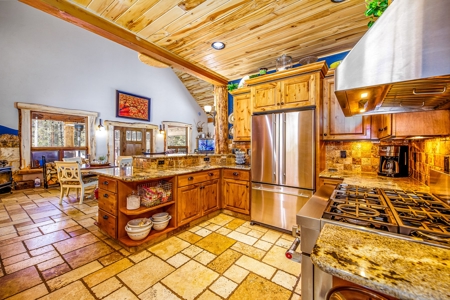 This Custom Cabin Epitomizes Mountain Living At It's Finest - image 14