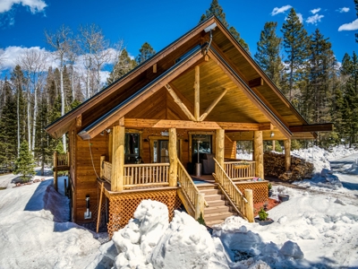 This Custom Cabin Epitomizes Mountain Living At It's Finest - image 5