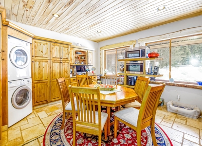 This Custom Cabin Epitomizes Mountain Living At It's Finest - image 15