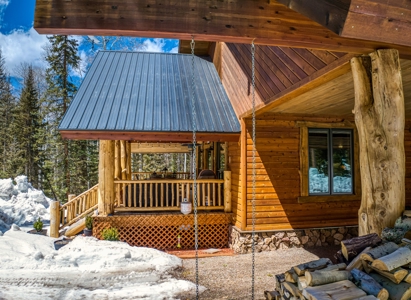 This Custom Cabin Epitomizes Mountain Living At It's Finest - image 33