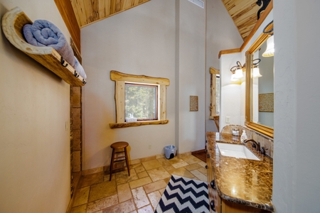 This Custom Cabin Epitomizes Mountain Living At It's Finest - image 28