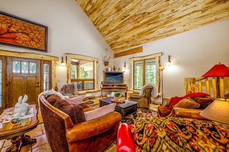 This Custom Cabin Epitomizes Mountain Living At It's Finest - image 9