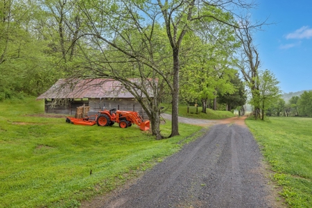 Country Home for Sale in Hickman County, Tennessee - image 36