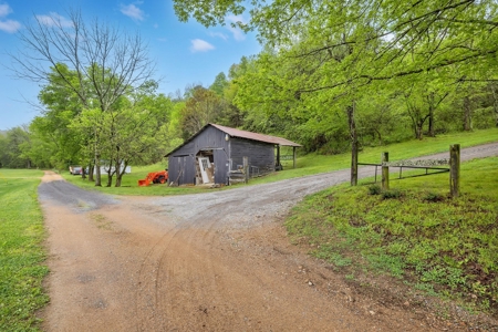 Country Home for Sale in Hickman County, Tennessee - image 37