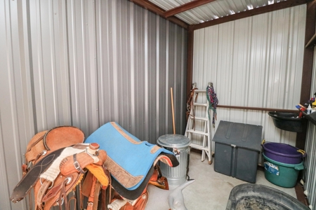 Country Home in New Home ISD with room for livestock - image 27