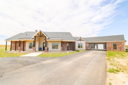Country Home in New Home ISD with room for livestock - image 1