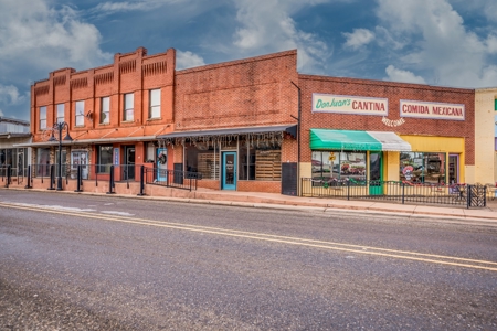 Commercial Retail Space for Sale in Hughes Springs, TX - image 1