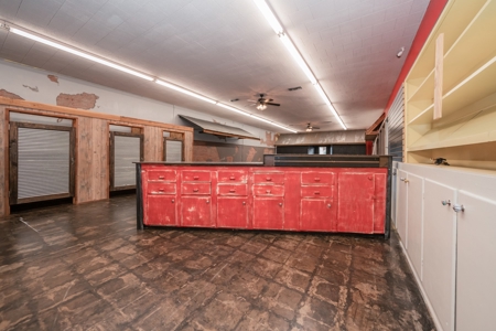 Commercial Retail Space for Sale in Hughes Springs, TX - image 23