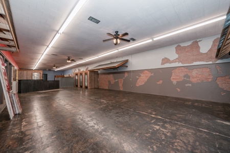 Commercial Retail Space for Sale in Hughes Springs, TX - image 30