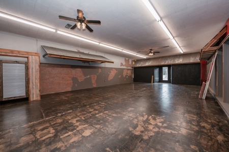 Commercial Retail Space for Sale in Hughes Springs, TX - image 29