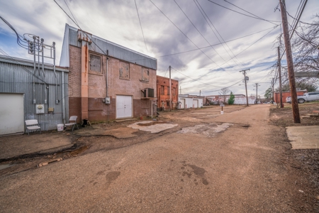 Commercial Retail Space for Sale in Hughes Springs, TX - image 5