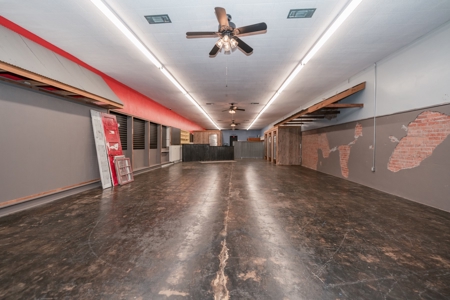Commercial Retail Space for Sale in Hughes Springs, TX - image 32