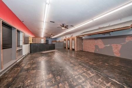 Commercial Retail Space for Sale in Hughes Springs, TX - image 38