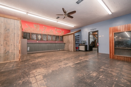 Commercial Retail Space for Sale in Hughes Springs, TX - image 18