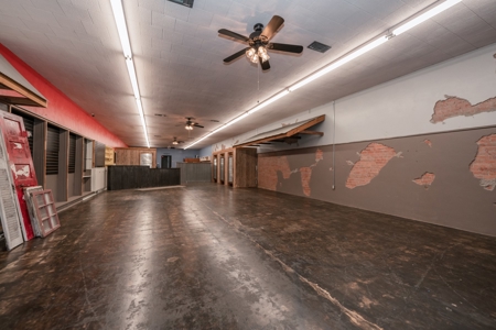 Commercial Retail Space for Sale in Hughes Springs, TX - image 31
